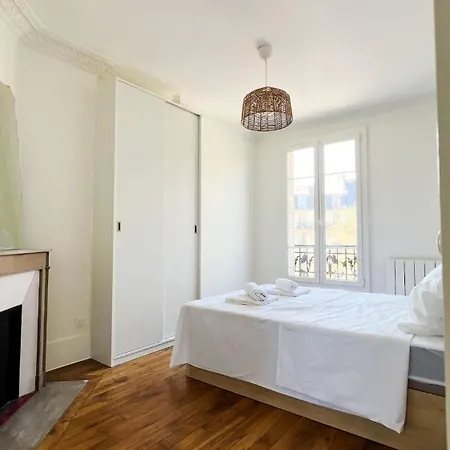 Paris High End In Clichy, Fast Metro Access Daire