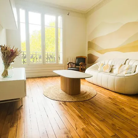 Paris High End In Clichy, Fast Metro Access