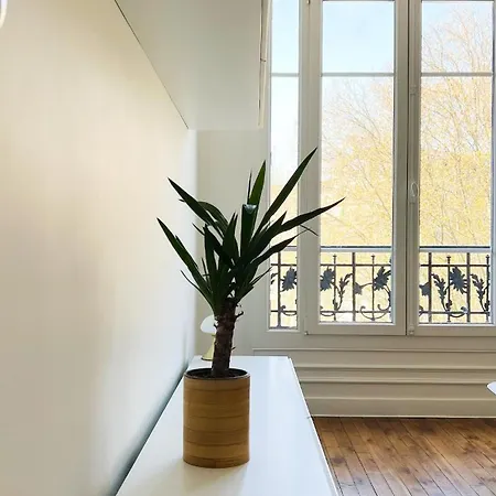 Paris High End In Clichy, Fast Metro Access Clichy